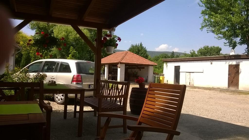 Benyei Fogado Panzio Es Etterem Bed and Breakfast Erdőbénye Exteriör bild